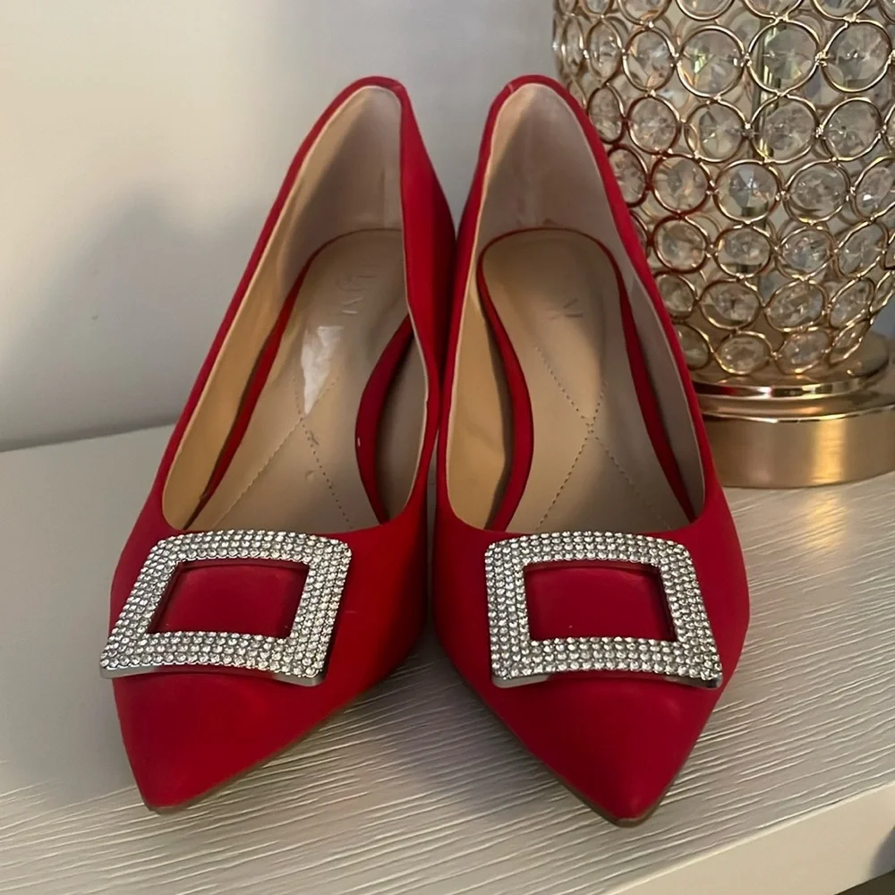Red suede Alfani heels with rhinestones size 6.5 - Picture 2 of 5
